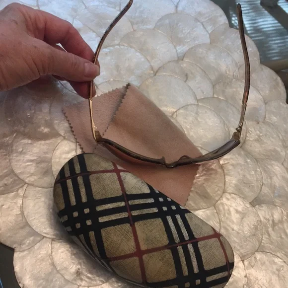 BURBERRY Authentic Unisex Sunglass Frames - PLUS Case & Cleaning Cloth! - Picture 7 of 14